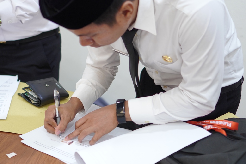 Teks Negosiasi Izin Keluar Asrama - M. Gading Al Ikhsan