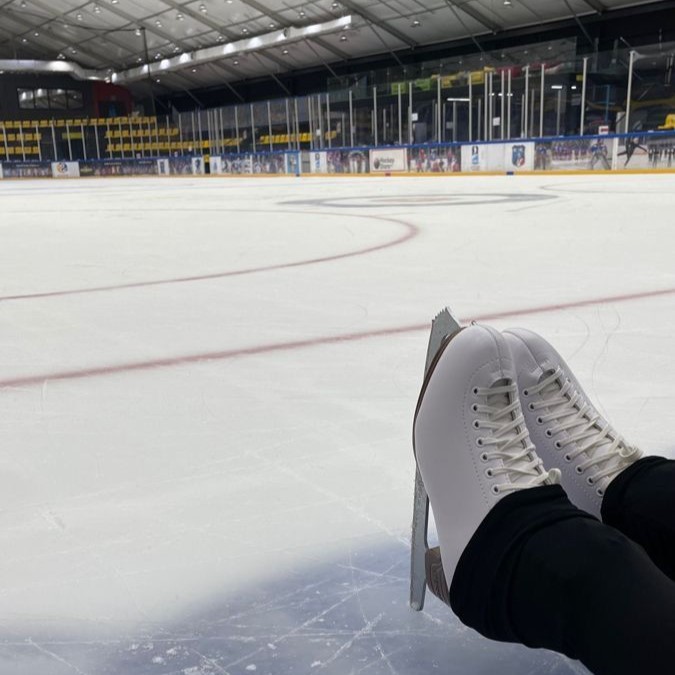 Teks Negosiasi Izin Bermain Ice Skating - Divia Zahra